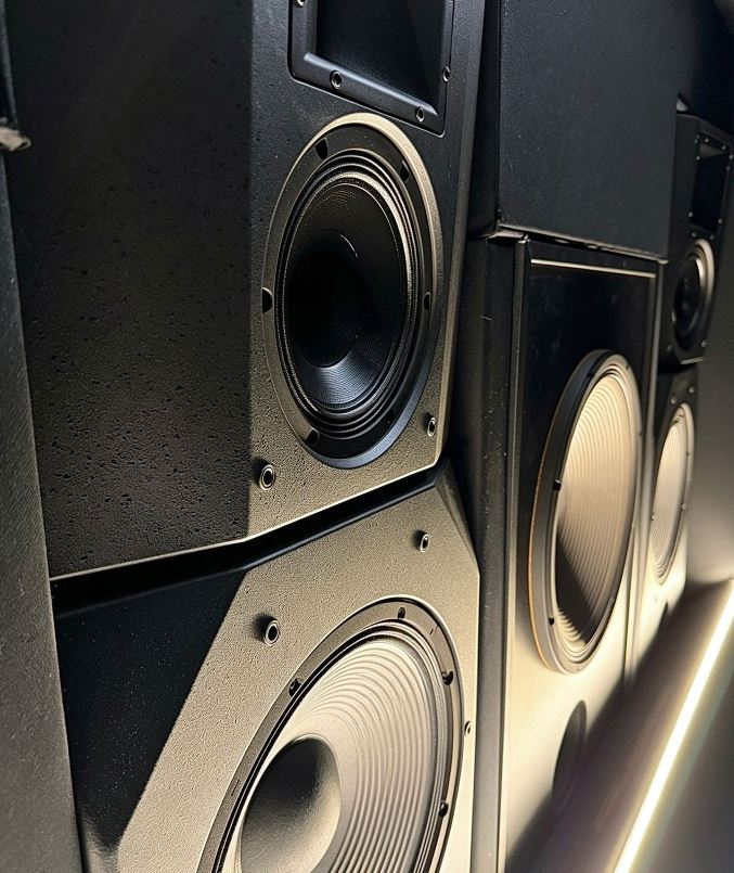 Alcons speaker — close-up